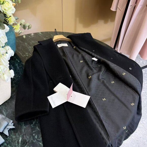 Max Mara refined double-breasted woolcoat. Belted waist. Brand new. - Picture 8 of 12